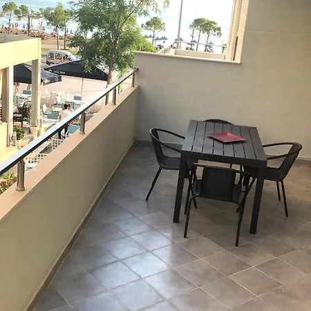 Au Bord De Mer, Grande Terrasse!